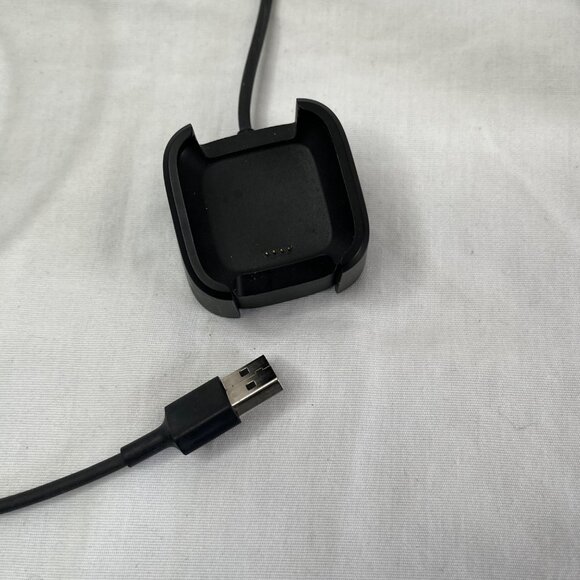 Fitbit Versa Smartwatch With Black & Silver Floral Band & Charger for Parts - Picture 6 of 7